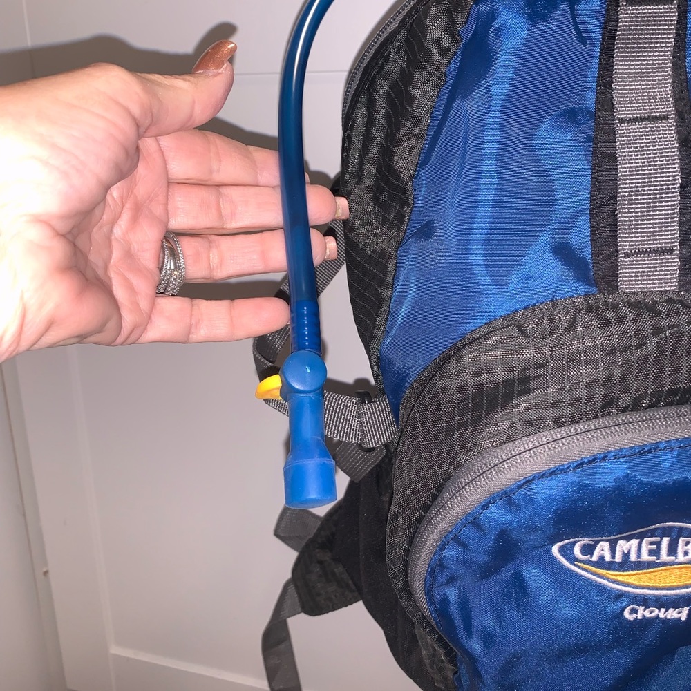 Camelbak: Cloud Walker Hydration Backpack Blue Wi… - image 6